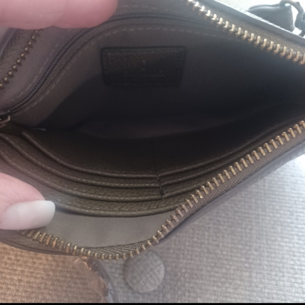 Spruce Olive Green Crossbody wallet clutch - Picture 4 of 4